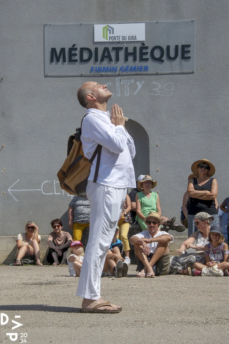 didier-vaneesbeck-arts-rue-piece-et-main-doeuvre-tous-dehors-st-amour-2024-bruxelles-9113